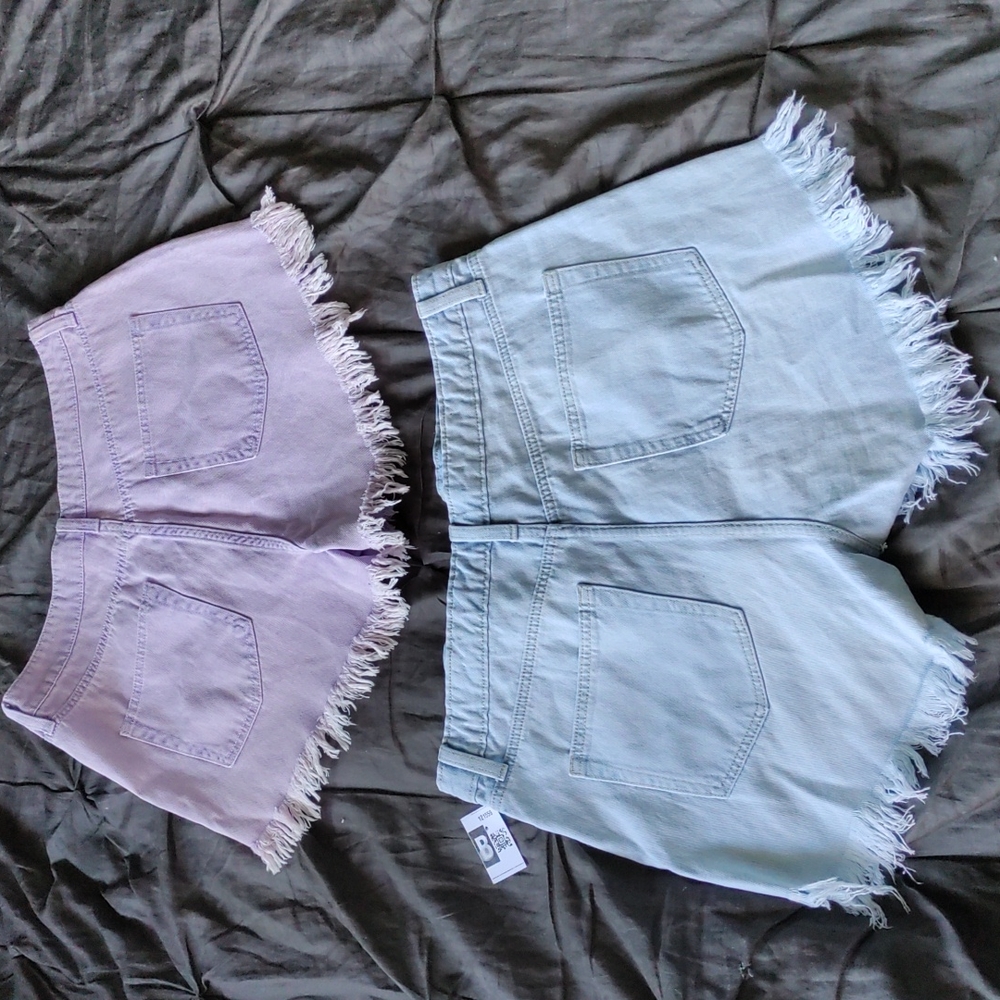 Shorts - Picture 3 of 4